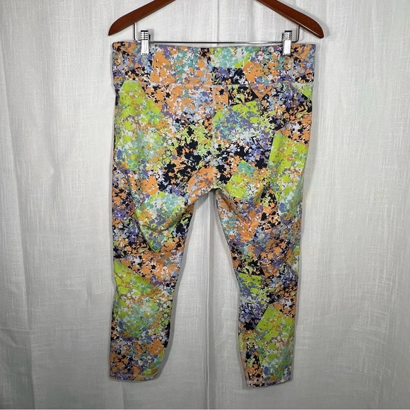 Fabletics Powerhold Multicolor Paint Splatter Cropped Leggings - Picture 5 of 7